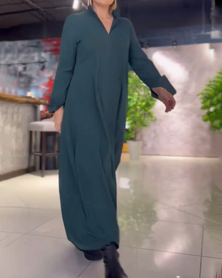 Long loose dress with lapels and side slit